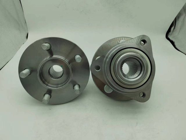 52128352AB / RM930954 / As rodas dianteiras do Jeep Liberty (2003-2006)