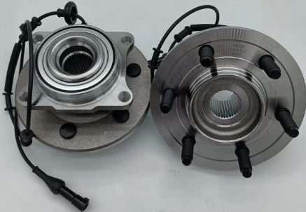 541001 / RM930912 / As rodas traseiras do Lincoln Navigator (2003-2006)