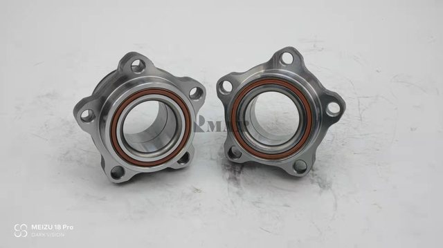 BTF-1210 As rodas dianteiras do Ford Transit v348