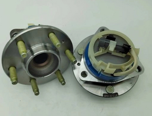 513197 / RM930952 / As rodas dianteiras da versão de tração nas duas rodas de Cadillac SRX (2005-2008) e CTS (2005-2012) 