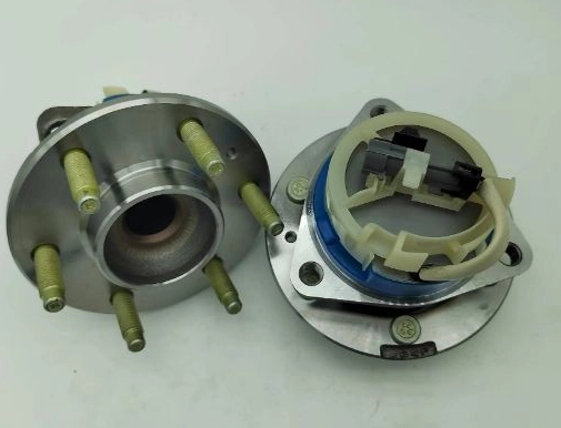 513197 / RM930952 / As rodas dianteiras da versão de tração nas duas rodas de Cadillac SRX (2005-2008) e CTS (2005-2012) 