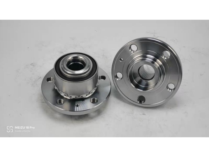 2QD407621 / RM930802 / As rodas dianteiras do Polo 2019.